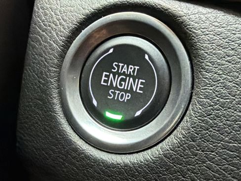 Certified 2024 Cadillac XT4 Luxury w/ Cold Weather Package image 25