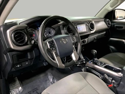 Used 2018 Toyota Tacoma SR5 AWD/4WD image 18