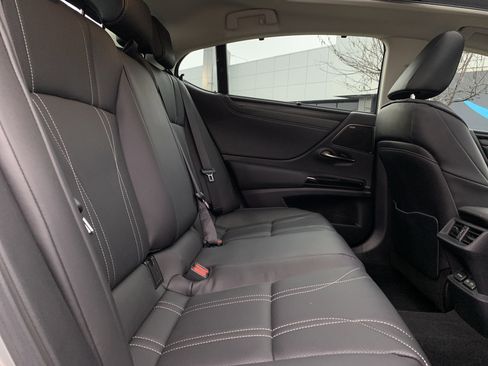 Certified 2025 Lexus ES 350 w/ Ultra Luxury Package image 33