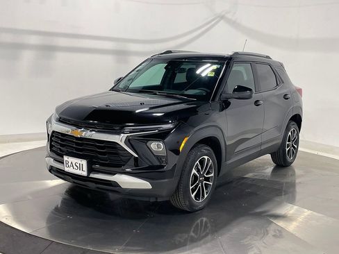 Used 2025 Chevrolet TrailBlazer LT w/ Driver Confidence Package AWD/4WD image 8