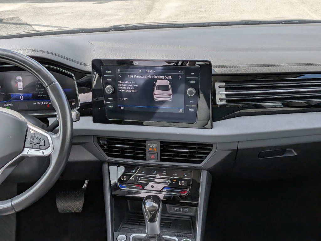 Used 2025 Volkswagen Jetta SE FWD image 16