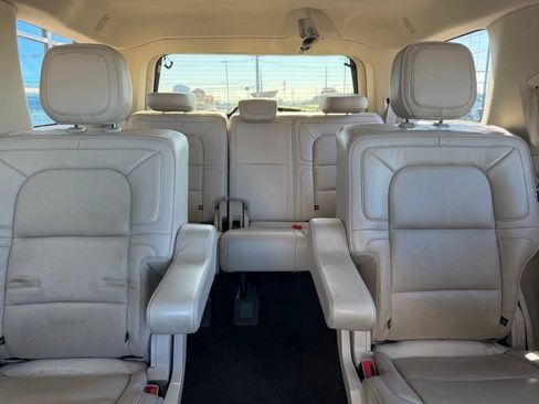 Used 2018 Lincoln Navigator Reserve w/ Technology Package AWD/4WD image 16