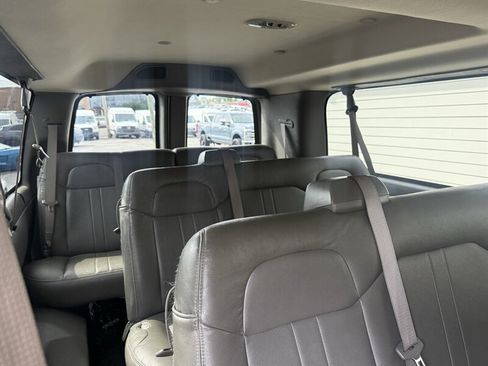 Used 2018 Chevrolet Express 3500 LS RWD image 22