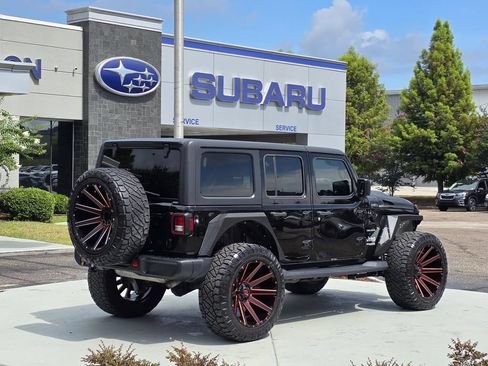 Used 2018 Jeep Wrangler Unlimited Sahara AWD/4WD image 5