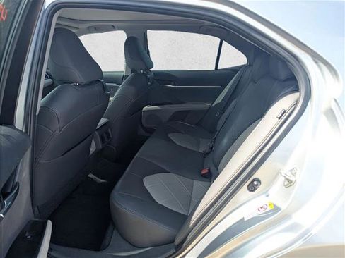 Used 2018 Toyota Camry XLE FWD image 13