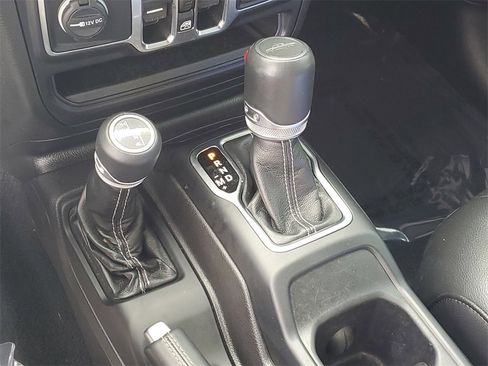 Used 2022 Jeep Gladiator Overland w/ Popular Equipment Package image 25