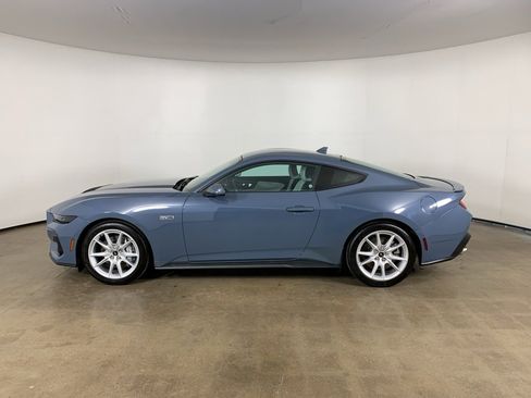 Used 2025 Ford Mustang GT Premium image 14