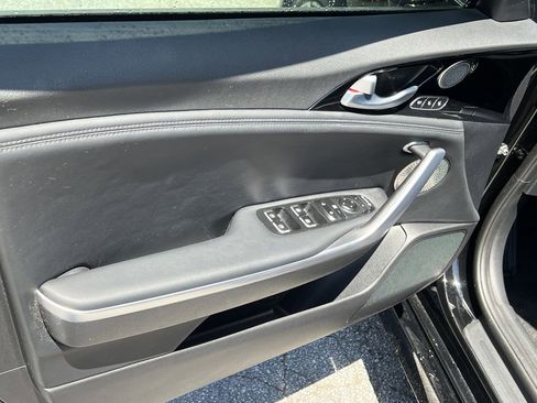 Used 2018 Kia Stinger Premium RWD image 7