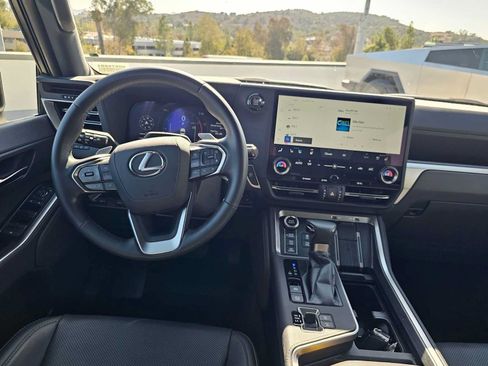Used 2025 Lexus GX 550 AWD/4WD image 18