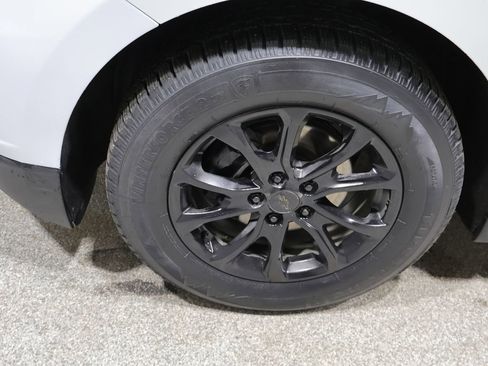 Used 2020 Chevrolet Equinox LS image 9