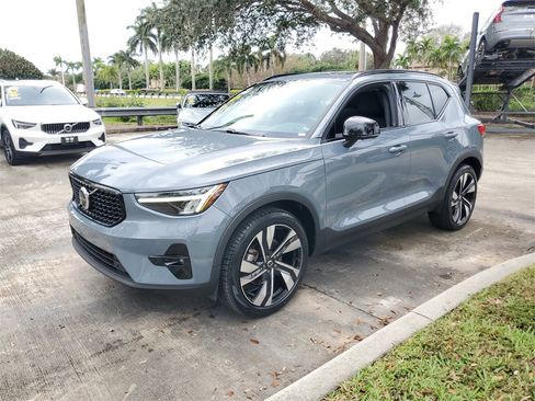 Certified 2023 Volvo XC40 B4 Ultimate w/ Protection Package Premier image 3