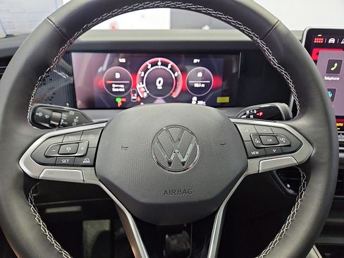 New 2026 Volkswagen Tiguan SE FWD image 22
