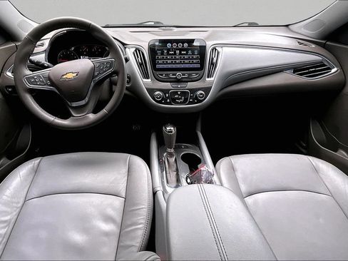 Used 2017 Chevrolet Malibu LT w/ Leather Package FWD image 8