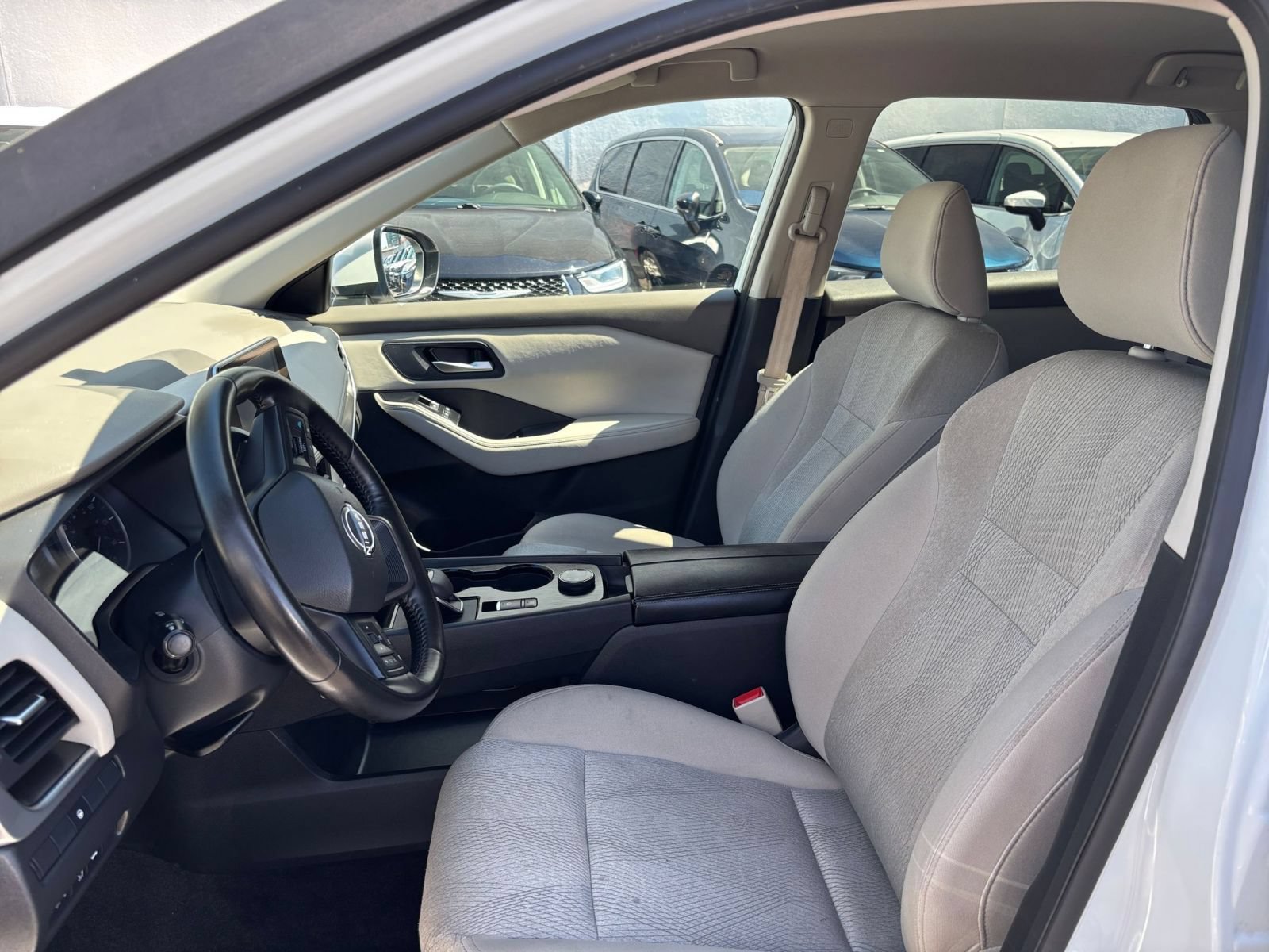 Used 2025 Nissan Rogue SV AWD/4WD image 28