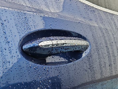 Certified 2022 Buick Envision Avenir w/ Technology Package II image 10