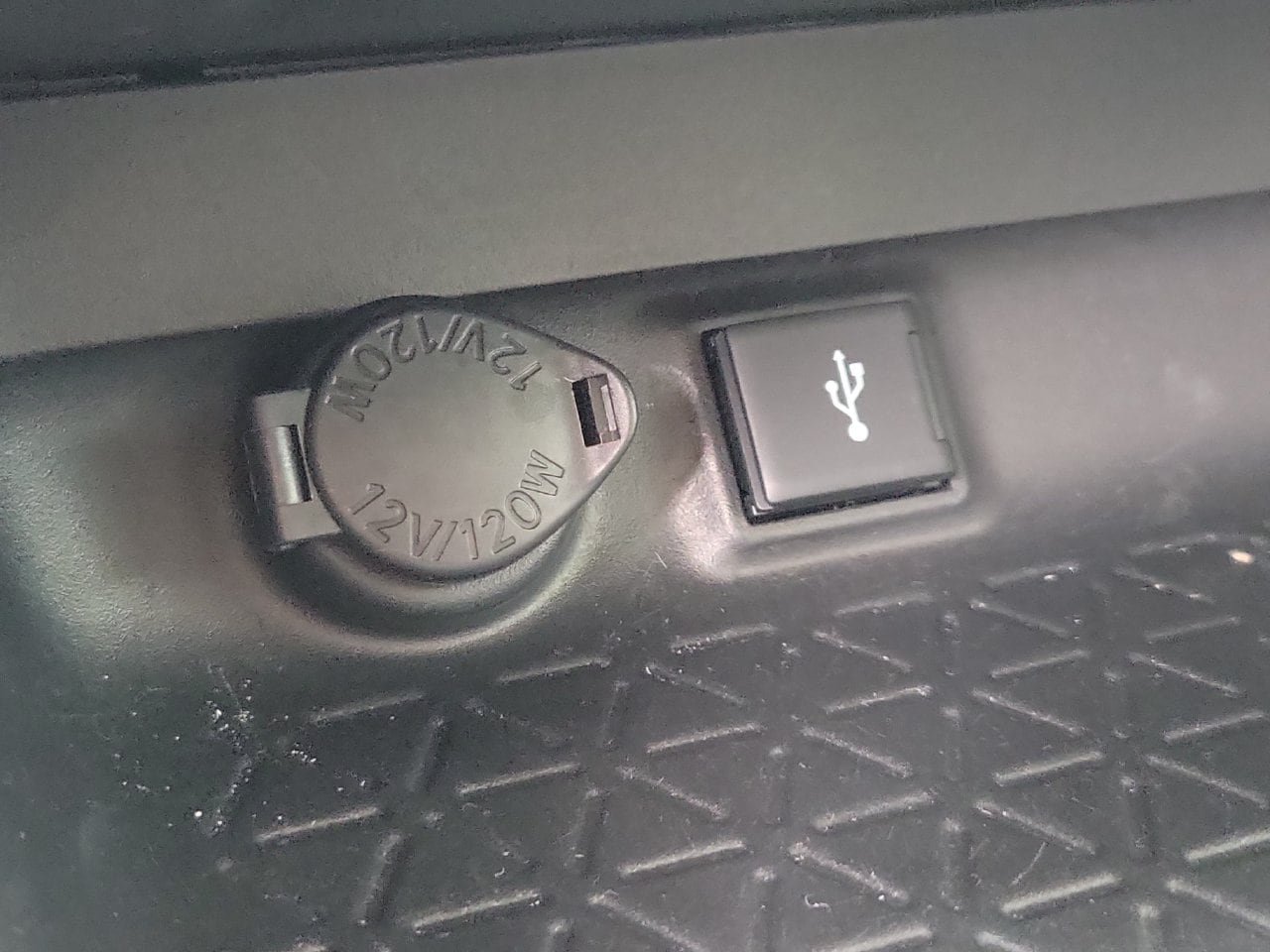 Used 2022 Toyota RAV4 XLE w/ Convenience Package FWD image 29