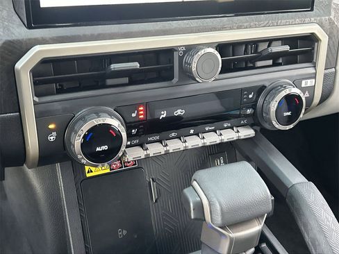 Used 2025 Toyota Tacoma Limited image 21