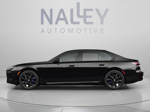 Used 2025 BMW i7 xDrive60 w/ Premium Package AWD/4WD image 2