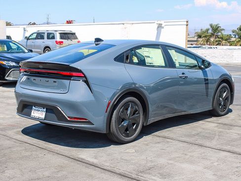 New 2026 Toyota Prius LE FWD image 9