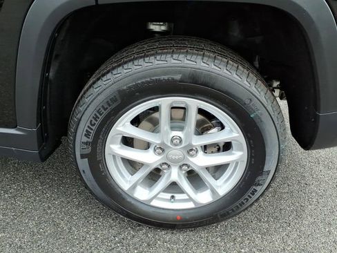 New 2026 Jeep Grand Cherokee Laredo AWD/4WD image 10