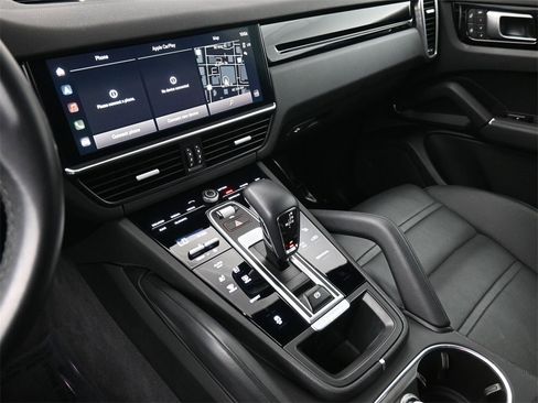 Used 2023 Porsche Cayenne Platinum Edition image 8