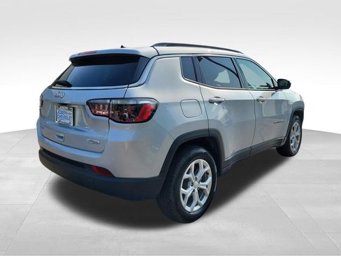 Used 2024 Jeep Compass Latitude AWD/4WD image 4