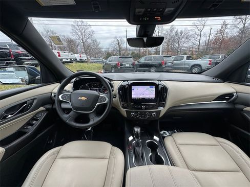 Used 2022 Chevrolet Traverse LT w/ LT Premium Package image 24