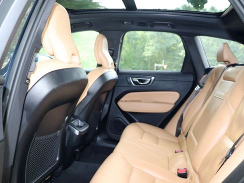 Used 2019 Volvo XC60 T6 Momentum w/ Premium Package AWD/4WD image 29