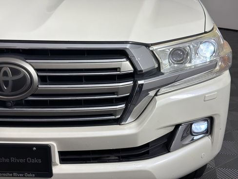 Used 2016 Toyota Land Cruiser AWD/4WD image 11
