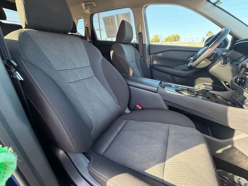 Used 2025 Nissan Rogue SV image 38