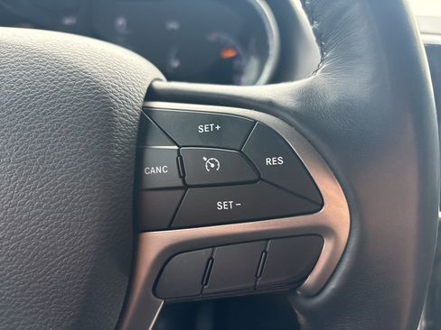 Used 2022 Jeep Grand Cherokee Limited image 16