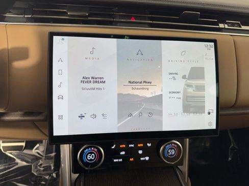 Used 2023 Land Rover Range Rover Long Wheelbase SE image 15