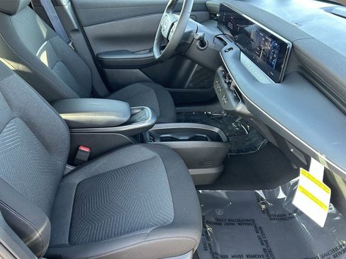 New 2026 Nissan Leaf FWD image 10
