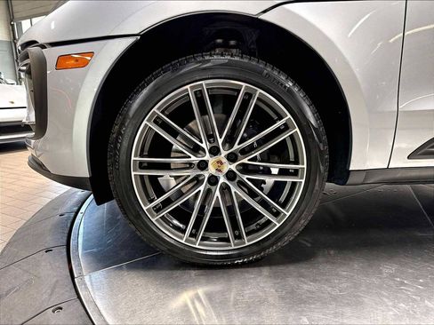 Used 2026 Porsche Macan AWD/4WD image 13