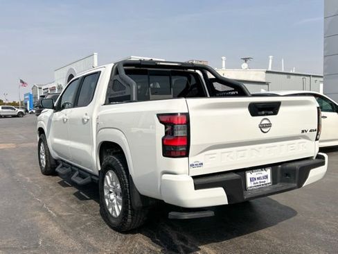 Used 2022 Nissan Frontier SV image 3