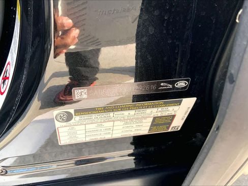 Used 2018 Jaguar E-PACE SE image 72