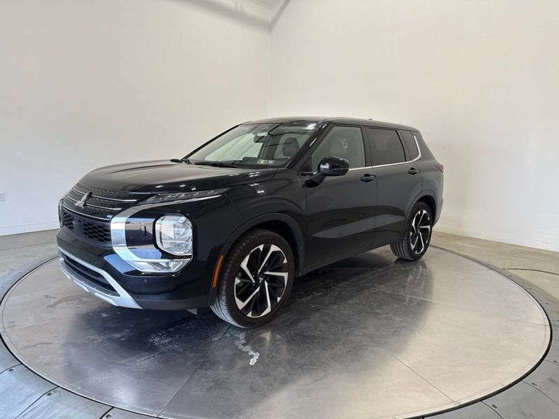 Used 2024 Mitsubishi Outlander SE AWD/4WD image 3