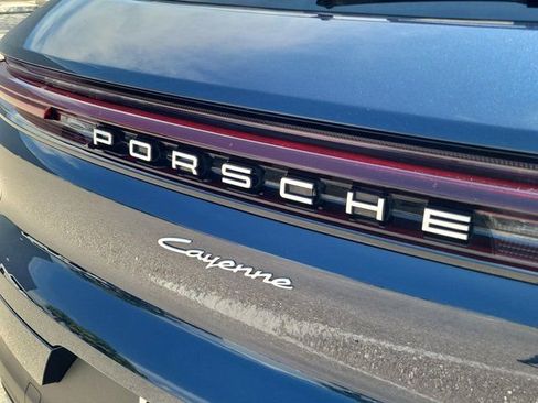 Certified 2024 Porsche Cayenne AWD/4WD image 7