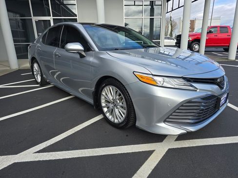 Used 2018 Toyota Camry XLE w/ Audio Package image 3