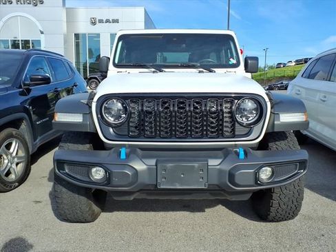 Used 2024 Jeep Wrangler Unlimited AWD/4WD image 13