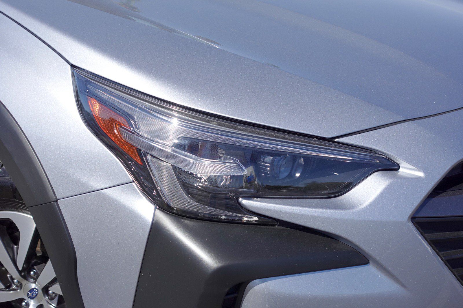 Certified 2025 Subaru Outback Premium AWD/4WD image 2