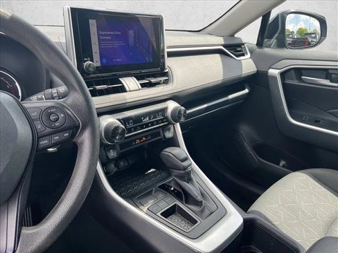 Used 2025 Toyota RAV4 XLE FWD image 15