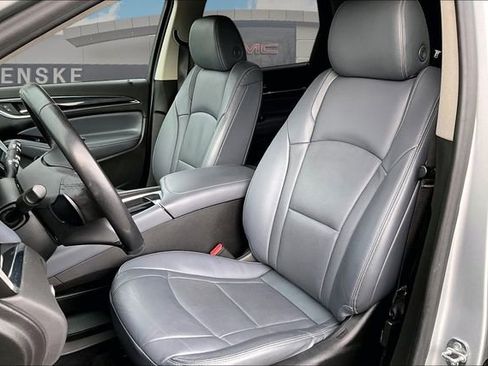 Used 2020 Buick Enclave Premium w/ Sun and Sites Package image 27