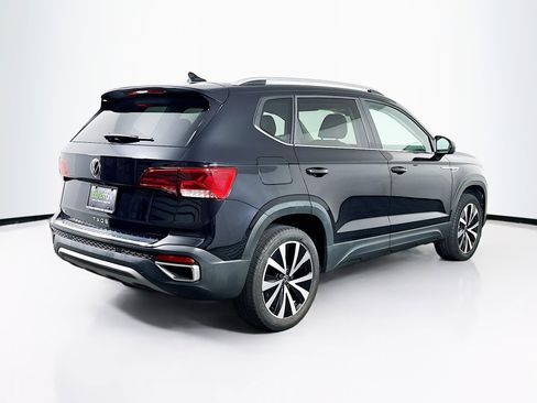 Used 2023 Volkswagen Taos SE w/ Panoramic Sunroof Package FWD image 9