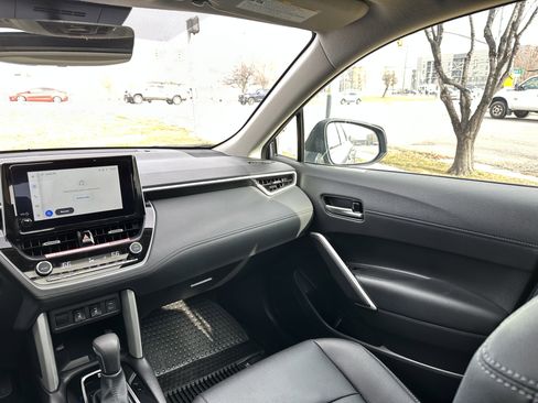 Used 2025 Toyota Corolla Cross XLE w/ Convenience Package image 29
