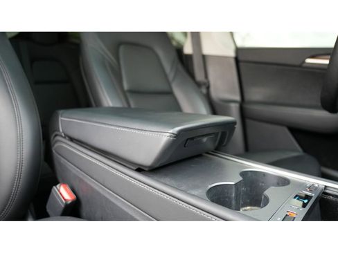 Used 2023 Tesla Model Y Long Range image 32