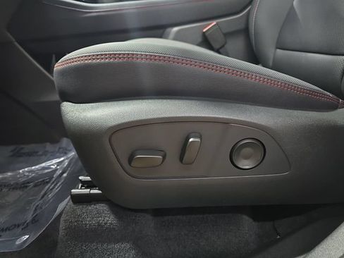 New 2026 Chevrolet Traverse RS w/ LPO, Floor Liner Package AWD/4WD image 33