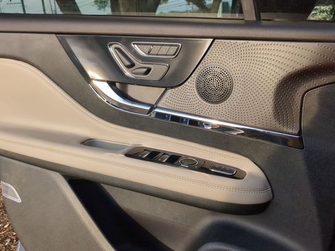 New 2026 Lincoln Corsair Premiere image 12