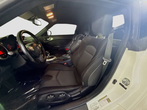 Used 2020 Nissan 370Z Coupe RWD image 22