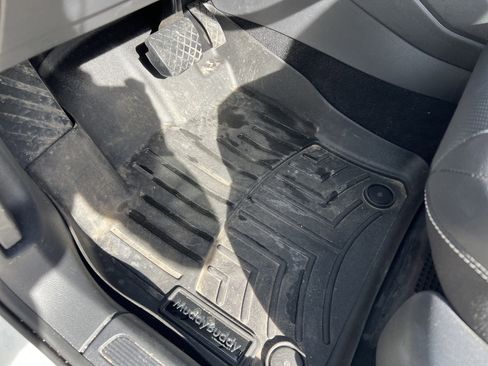 Used 2023 Volkswagen Taos SEL image 15